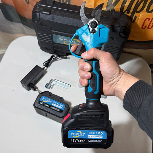 Aku makaze za grane sa dvije baterije 48 V 5.0 Ah